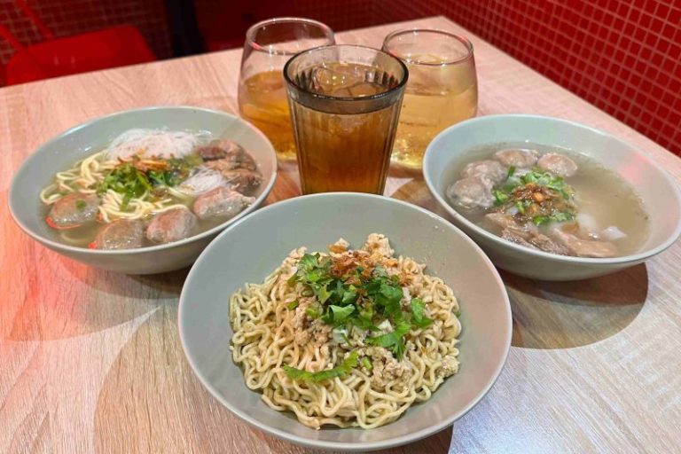 Memadukan Rasa Bakso Khas Pontianak dan Medan, Bakso Cwan In Hadir dengan Daun Ketumbar Buat Ketagihan