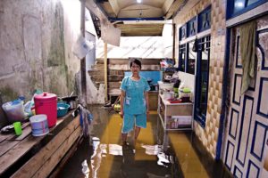 Hidup Berdampingan dengan Luapan Sungai Kapuas di Kampung Beting