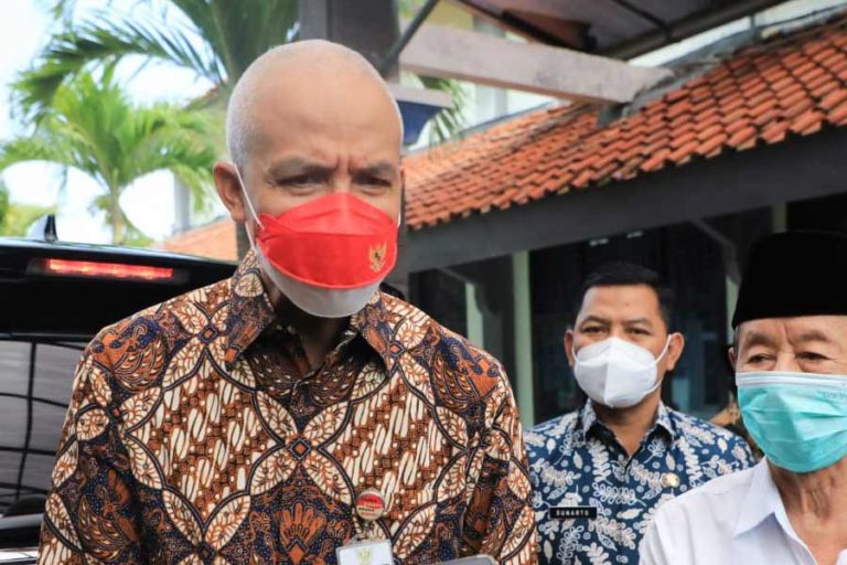 Setelah Sekolah Negeri, Ganjar Gelontorkan Ratusan Miliar untuk Siswa SMA Swasta