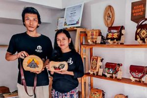 Ikut Lapak Ganjar, Penjualan Tas Kristik Kayu Temanggung Naik 75 Persen