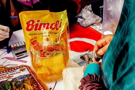Menjamin Pasokan, Pemerintah Terapkan Sistem Gunakan KTP untuk Pembelian Minyak Goreng Curah