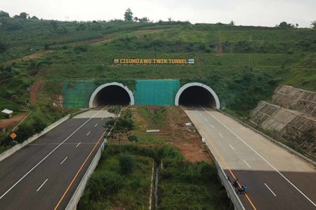 Brantas Abipraya Bangun Tol dengan Terowongan Kembar Pertama di Indonesia
