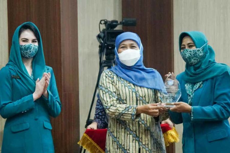 Strategi Gubernur Khofifah Tekan Angka Pernikahan Dini di Jatim
