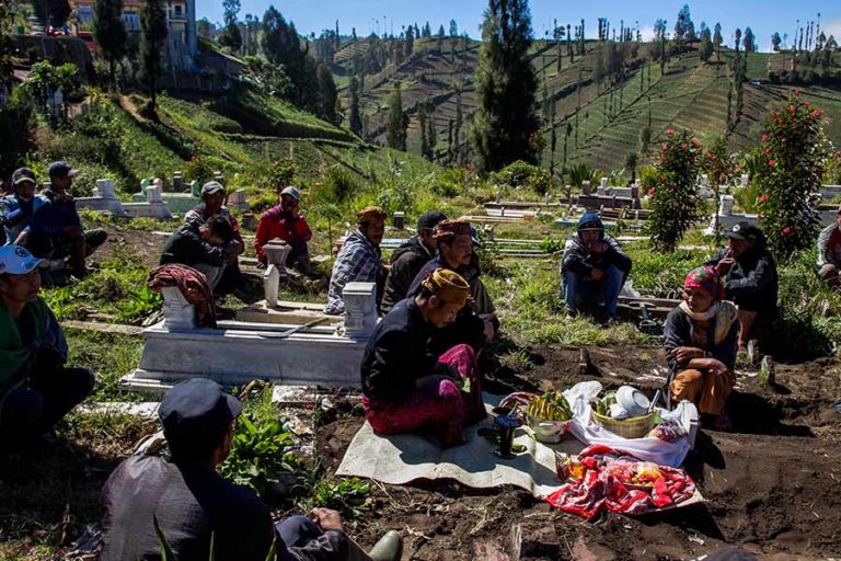 Entas-entas, Jalan Riuh Mengingat Leluhur sekaligus Merayakan Kematian