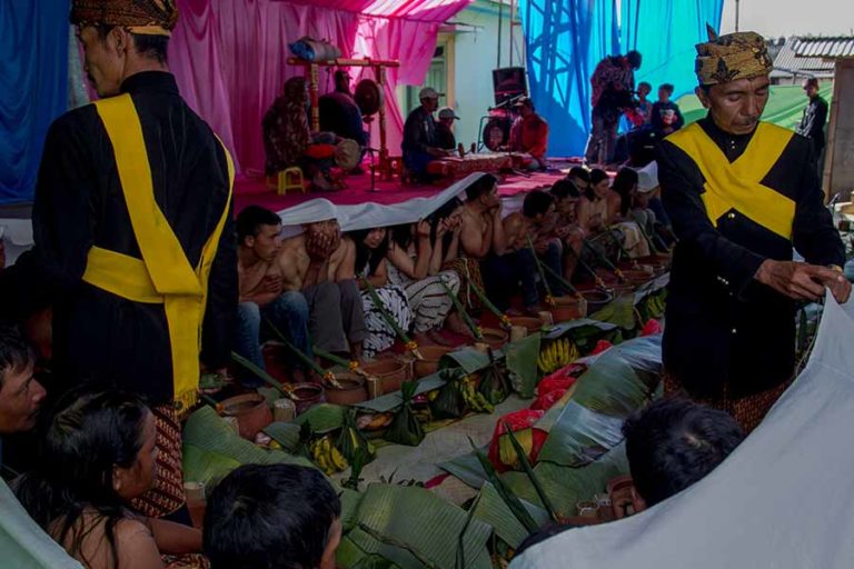 Entas-entas, Jalan Riuh Mengingat Leluhur sekaligus Merayakan Kematian