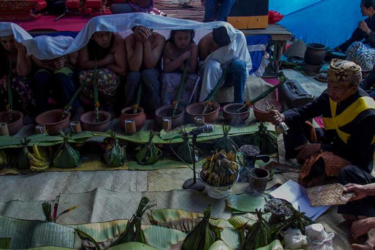 Entas-entas, Jalan Riuh Mengingat Leluhur sekaligus Merayakan Kematian