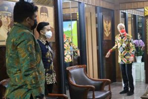 Gibran dan Bobby Temui Ganjar di Ruangan Pribadi, Ada Apa?