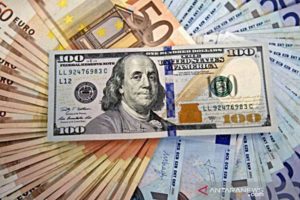 Dolar Menguat Sementara Mata Uang Terkait Komoditas Merosot