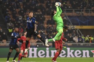 Main di Anfield, Alisson harap Liverpool Waspadai Benfica