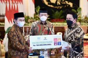 BSI Salurkan Zakat Perusahaan Rp122,5 Miliar Melalui Baznas