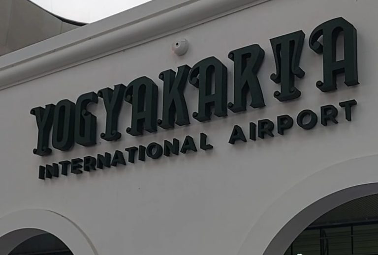Bawa 171 Penumpang, Penerbangan Perdana Internasional di YIA Datang dari Kuala Lumpur