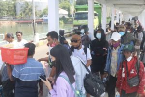 Kapal Feri Rute Lombok-Surabaya Terisi Penuh Kendaraan Pemudik