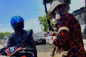 H-6 Lebaran, Jasa Penukaran Uang Pinggir Jalan Masih Sepi Pelanggan