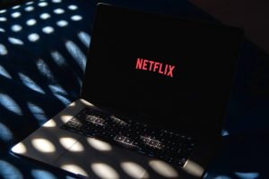 Saham Netflix Anjlok, Pengguna yang Berbagi Kata Sandi akan Ditindak