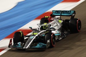 Hamilton Kesal dengan Performa Mercedes
