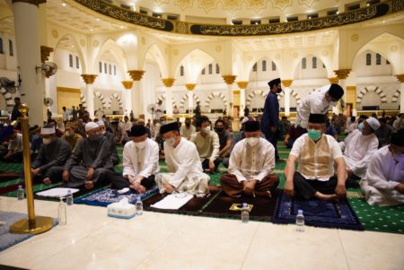 Terharu Jalani Tarawih Berjamaah Tahun Ini, Walikota Pontianak: Obati Kerinduan Suasana Ramadan