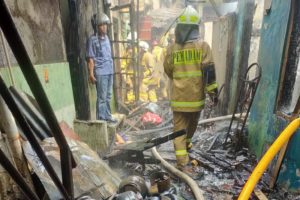 Ditinggal Pergi Penghuni, Enam Rumah Hangus Terbakar