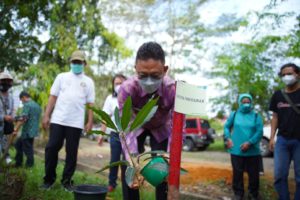 Ruang Terbuka Hijau Capai 36 Persen, Wali Kota Tanam 250 Pohon Peringatan Hari Bumi Sedunia 2022