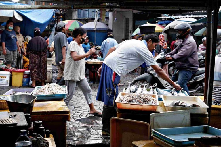 Lenggang Pasar Ikan Pabean Surabaya