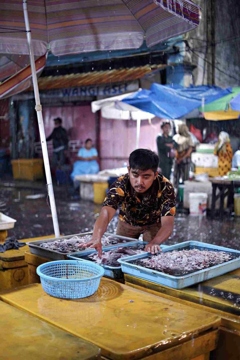 Lenggang Pasar Ikan Pabean Surabaya