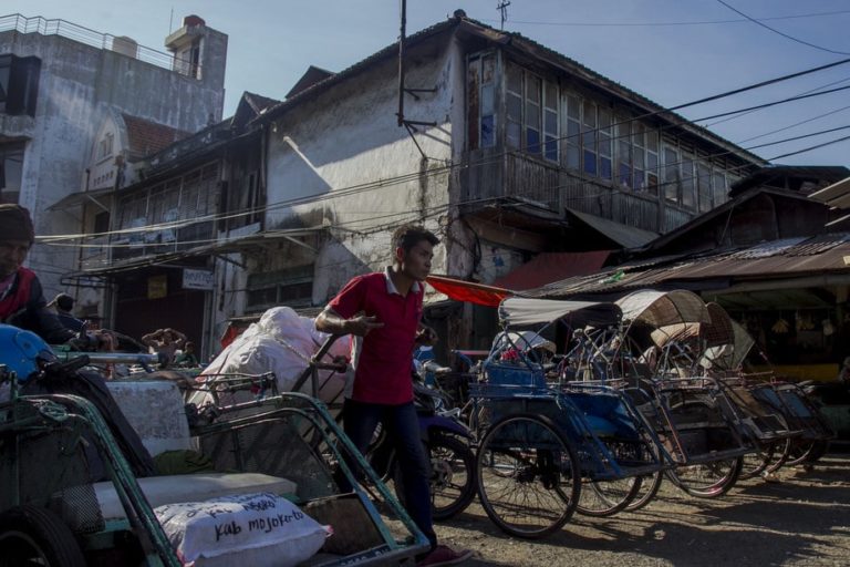 Mimpi Indah di Balik Sekat dan Ruang Gedung Kolonial