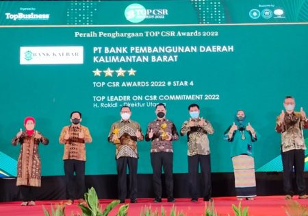Dua Penghargaan, Bank Kalbar Raih Top CSR Award dan Top Leader on CSR Commitment 2022