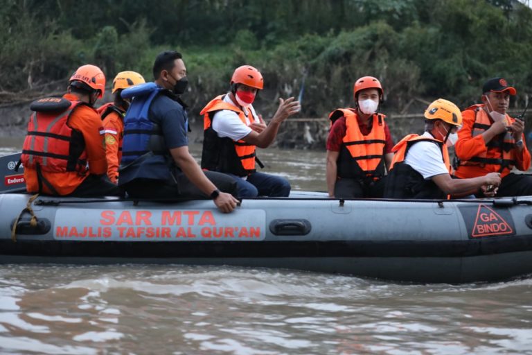Jelajah Sungai bareng Gibran, Ganjar Puji Potensi Wisata Bengawan Solo