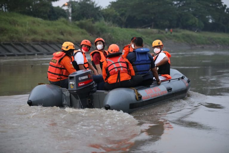Jelajah Sungai bareng Gibran, Ganjar Puji Potensi Wisata Bengawan Solo