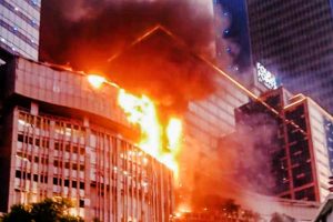 Manajemen Imbau Kendaraan Pengunjung Terparkir di Tunjungan Plaza Diambil Besok