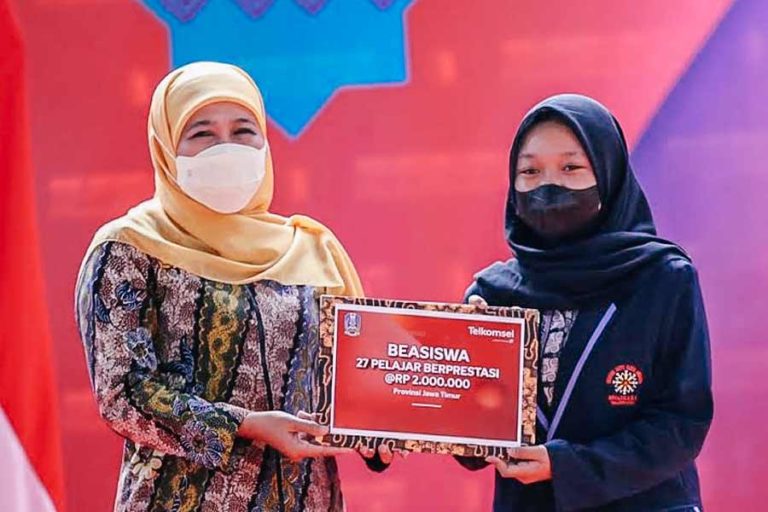 Pertama di Indonesia, Gubernur Khofifah Luncurkan Paket Data Juara Pendidikan