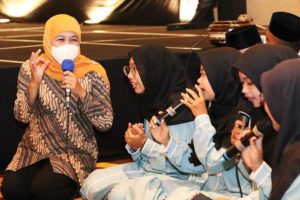 Gubernur Khofifah dan Baznas Berbagi Kebahagiaan dengan 1.000 Anak Yatim