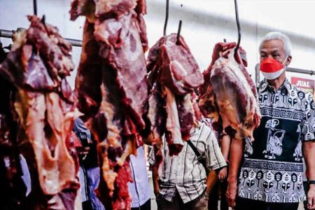 Sambang Pasar Wage, Ganjar Temukan Harga Daging Sapi Naik Signifikan