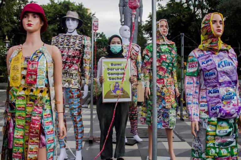 Hari Bumi Sedunia 2022, Saatnya Selamatkan Diri dari Sachet