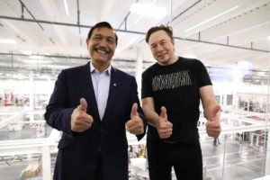 Kunjungi Pabrik Tesla di Amerika, Luhut Undang Elon Musk hadiri G20