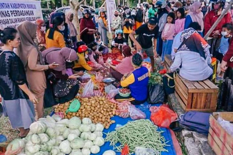 Penuhi Kebutuhan Warga, Pemkab Mamuju Sediakan 8 Ton Minyak Goreng