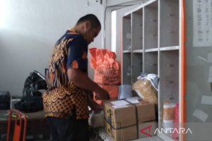 Sehari Capai 3.500 Paket, Pengiriman Barang Lewat Kantor Pos Solo Meningkat