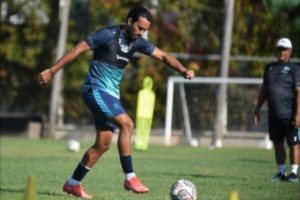 Persib Bandung TC di Batam, Ezra Walian: Kami Akan Lebih Berkembang