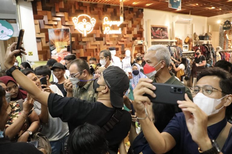 Bertemu Dengan Ganjar di Malioboro, Warga Berebut Swafoto