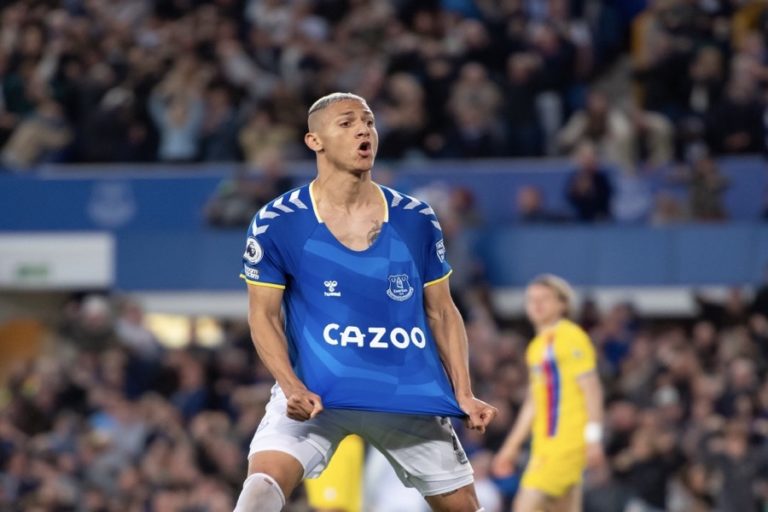 Sundulan Calvert-Lewin Selamatkan Everton dari Degradasi