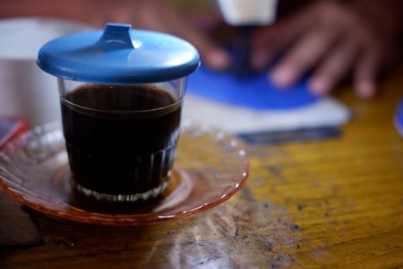 Penderita Hipertensi Tak Disarankan Minum 2 Cangkir Kopi Dalam Sehari Songkok Gresik, Tetap Lestari di Tengah Perubahan Zaman
