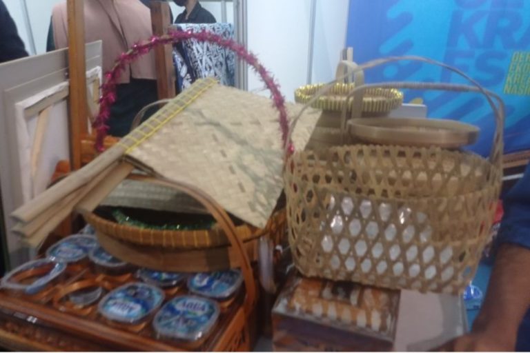 Ekspor Hingga ke Belanda, Produk Kerajinan Bambu Jadi Andalan Pemuda di Lebak