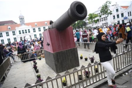 Meski Diperbolehkan Lepas Masker, Pengelola Kawasan Wisata Kota Tua Tetap Ingatkan Masyarakat akan Prokes