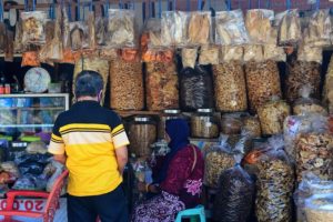 Libur Lebaran, Warga Kenjeran Siapkan Buah Tangan untuk Wisatawan