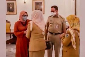 Anies Berikan Apresiasi pada PNS yang Kerja Optimal di Libur Lebaran
