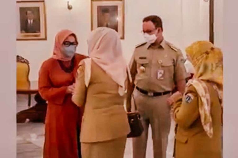 Anies Berikan Apresiasi pada PNS yang Kerja Optimal di Libur Lebaran