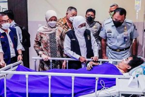 Gubernur Khofifah Sambangi Korban Kecelakaan Bus di RS Citra Medika Sidoarjo