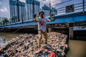Sungai Ciliwung Tercemari Sampah, Ecoton Siap Somasi Presiden RI