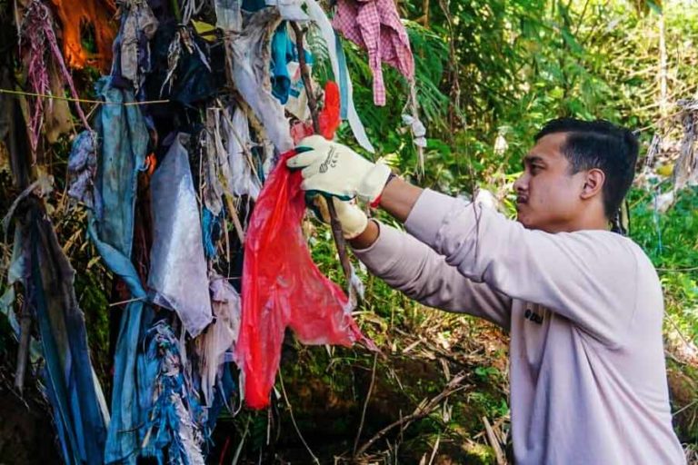 Aksi Kolaboratif Komunitas Gelar Bersih Sungai dan Brand Audit di Kali Metro Malang