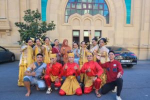 Kenalkan Pakaian Khas Kediri, Gelar Gian Crismeril Menari di Festival Pasar Senggol Turki