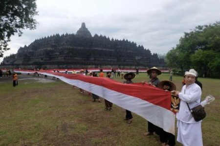 Harlah Pancasila, Bendera Merah Putih Sepanjang 1.000 Meter Kelilingi Candi Borobudur